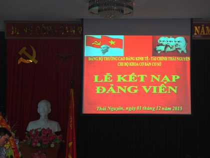 Chi bộ khoa Cơ bản-Cơ sở tổ chức lễ kết nạp Đảng viên mới.